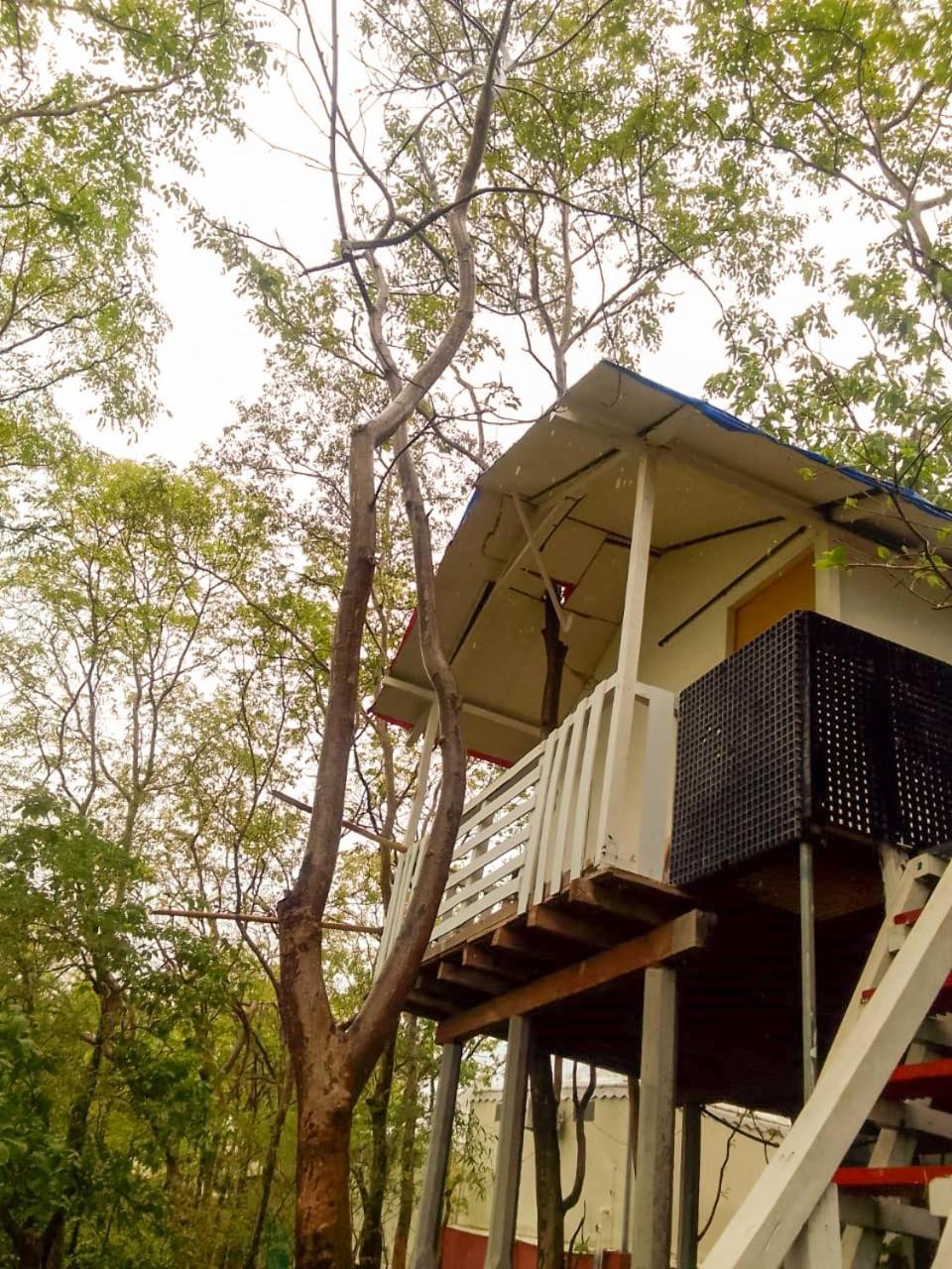 Vits Roccia Hill Resort And Adventure Park, Navapur Songadh 外观 照片
