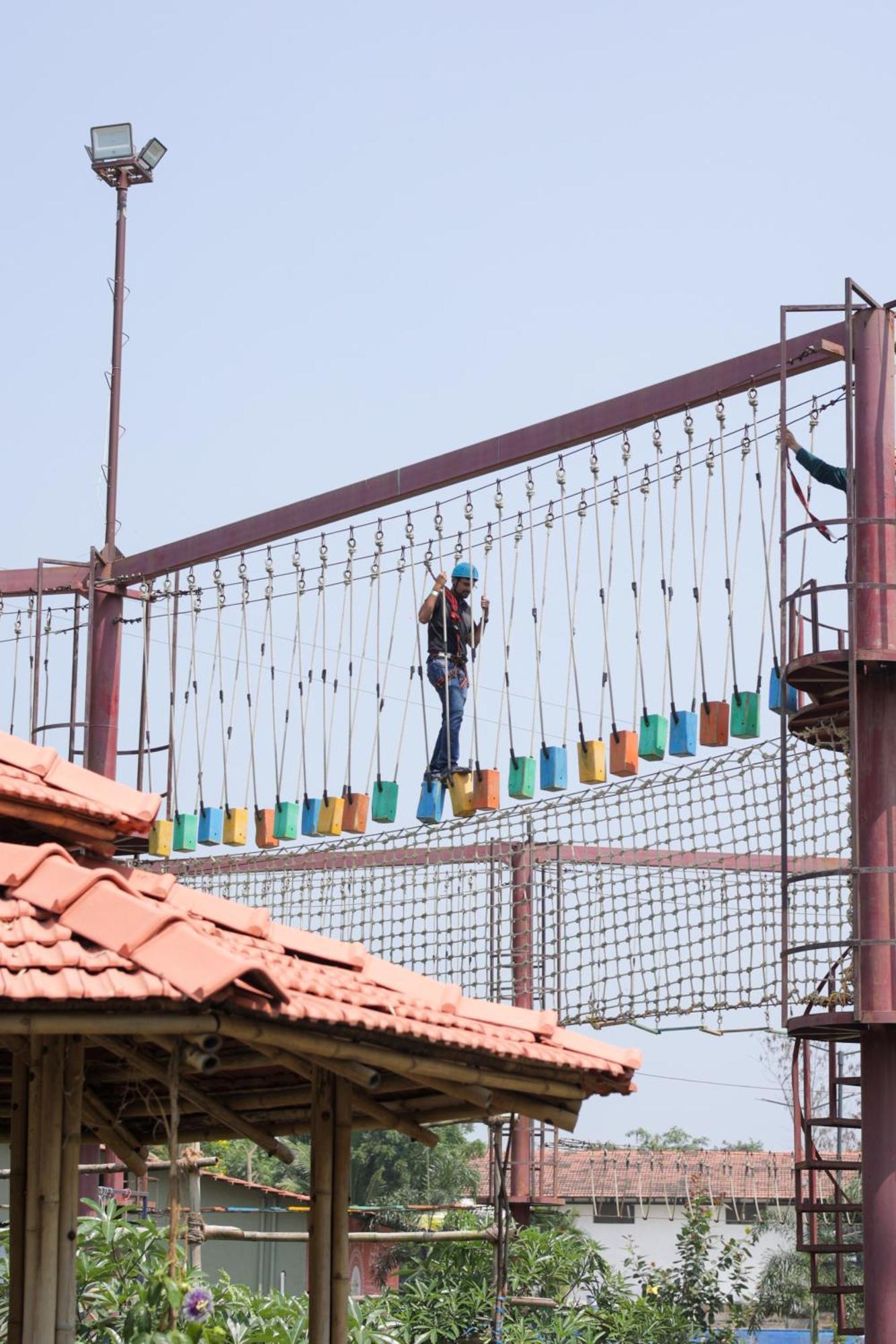 Vits Roccia Hill Resort And Adventure Park, Navapur Songadh 外观 照片