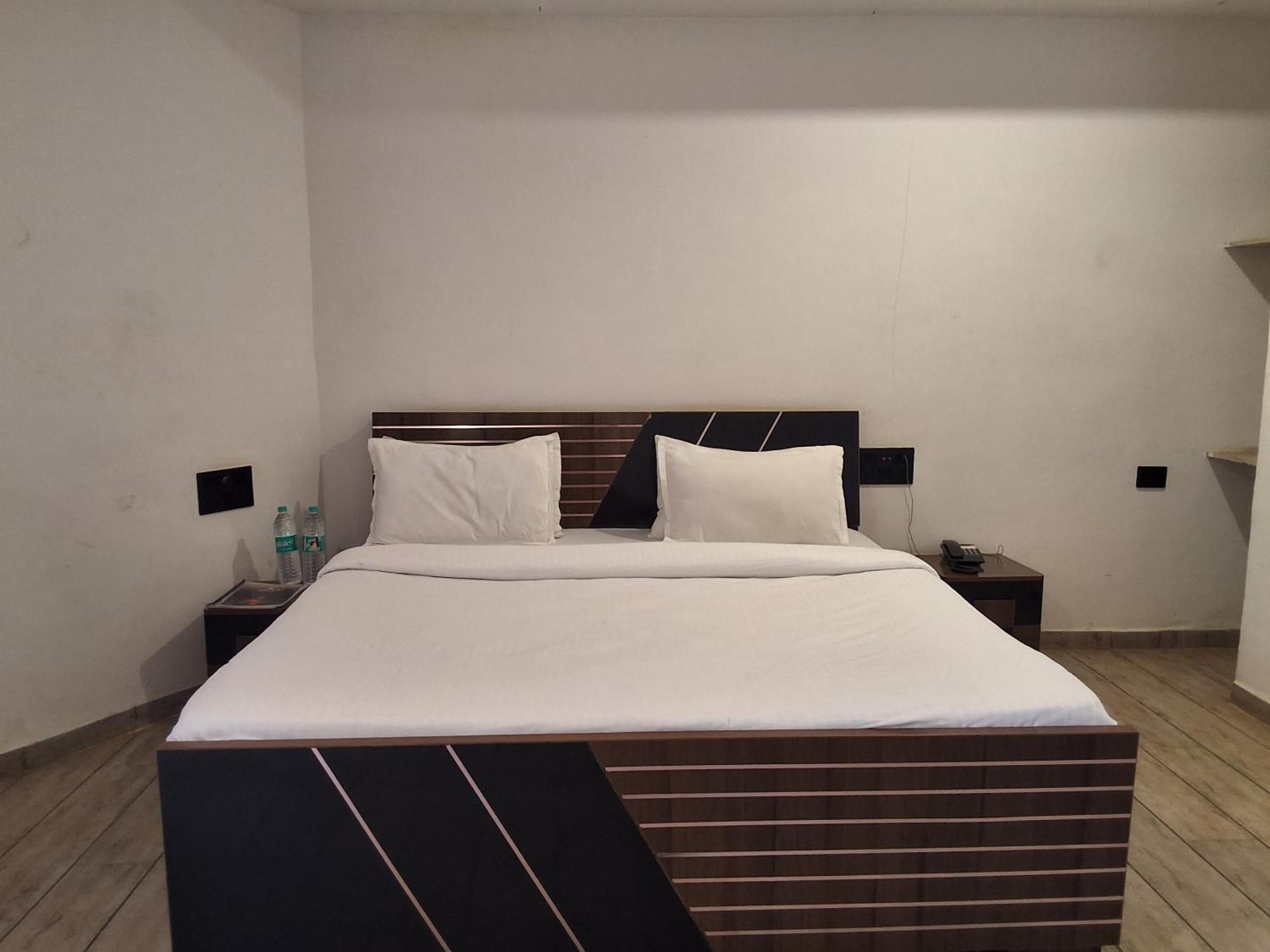 Vits Roccia Hill Resort And Adventure Park, Navapur Songadh 外观 照片