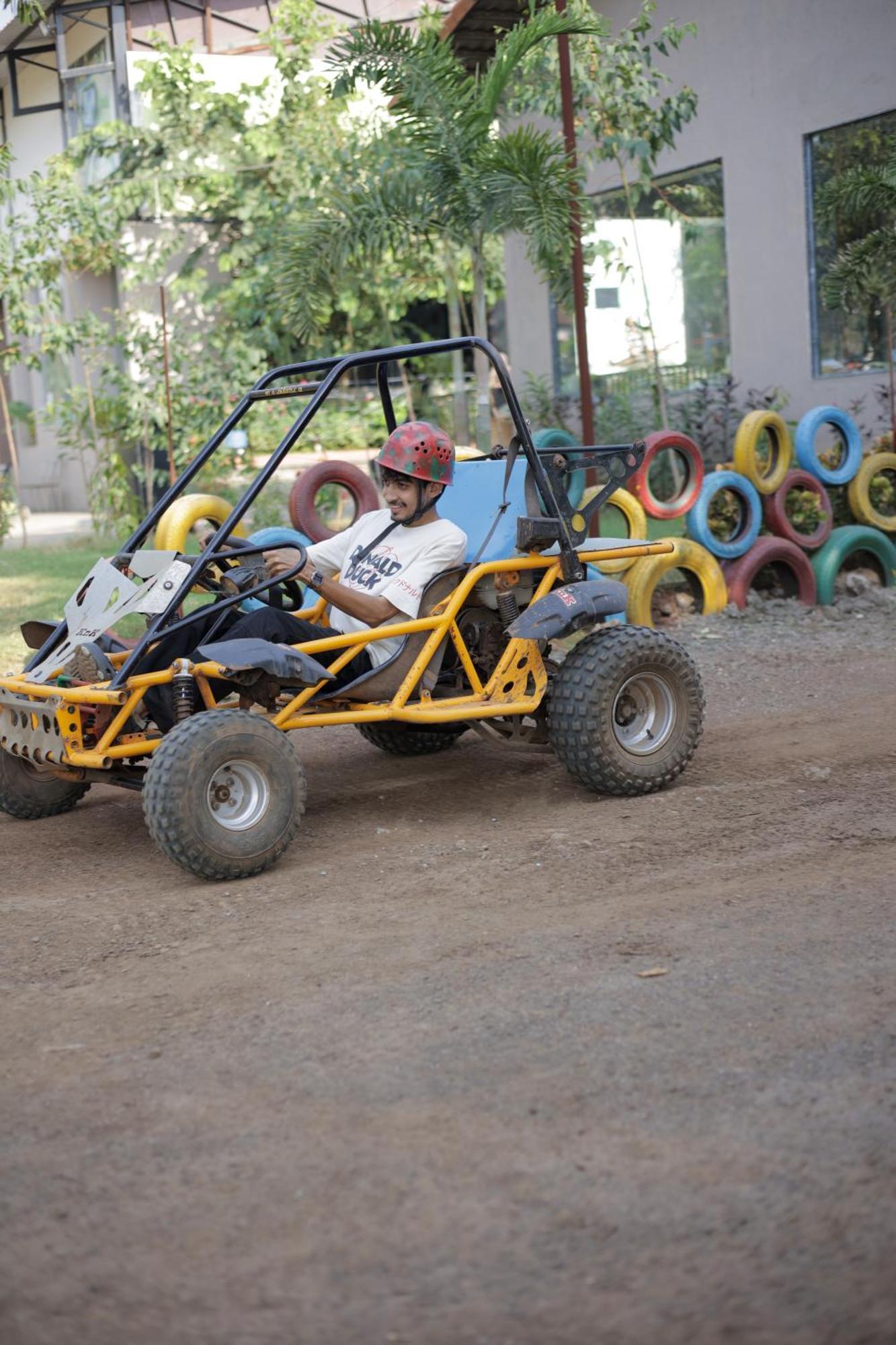 Vits Roccia Hill Resort And Adventure Park, Navapur Songadh 外观 照片