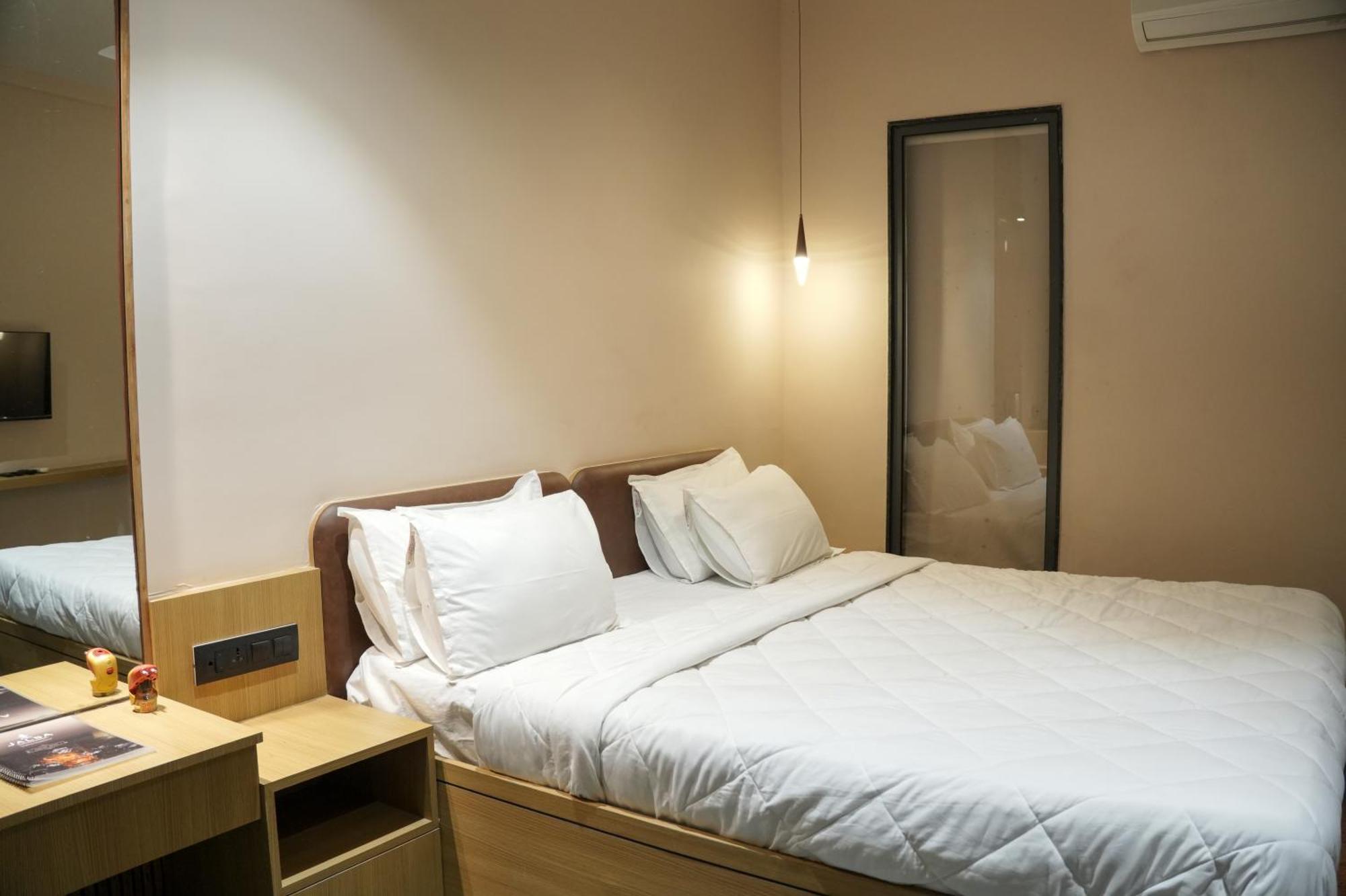 Vits Roccia Hill Resort And Adventure Park, Navapur Songadh 外观 照片