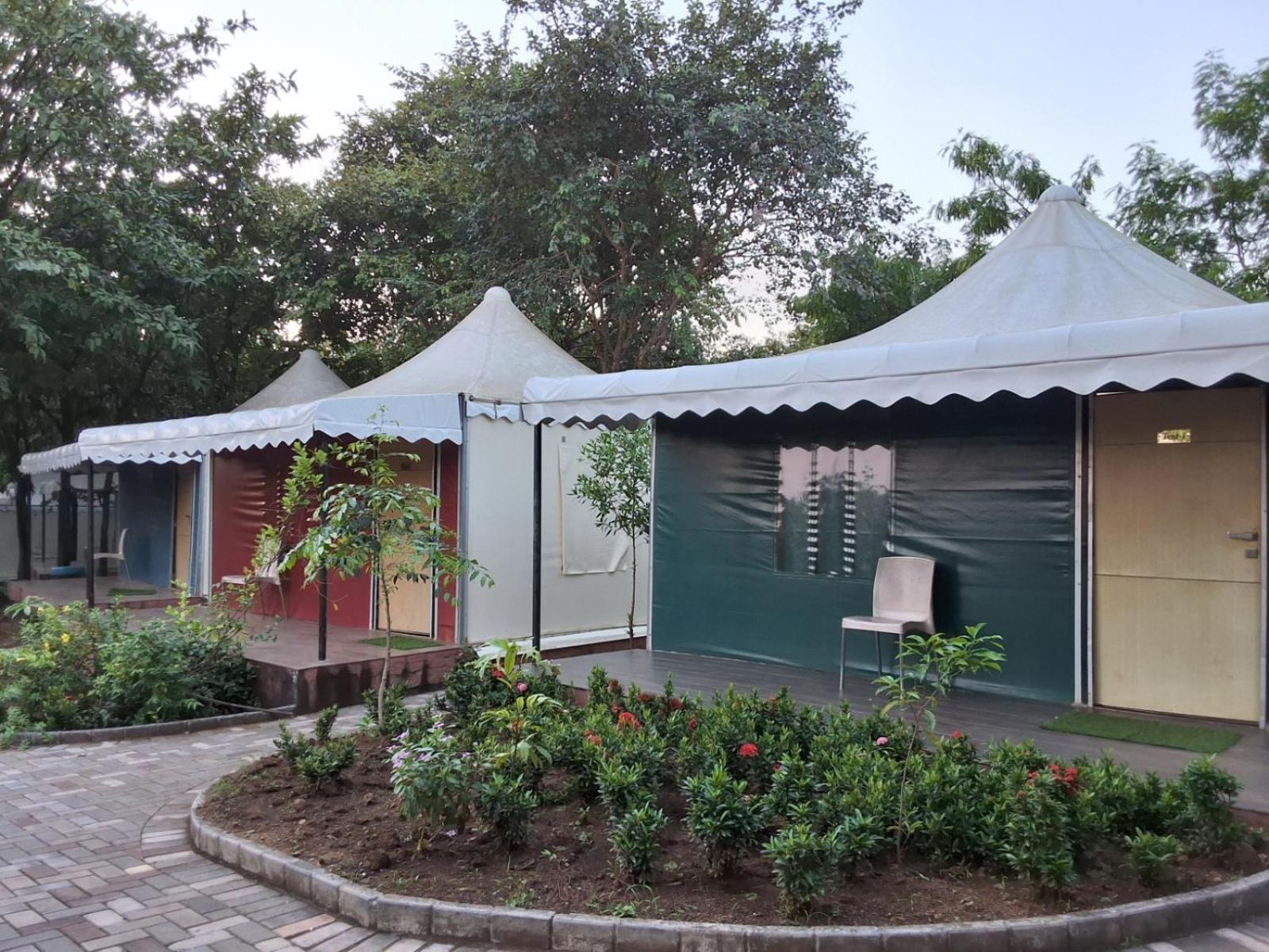 Vits Roccia Hill Resort And Adventure Park, Navapur Songadh 外观 照片