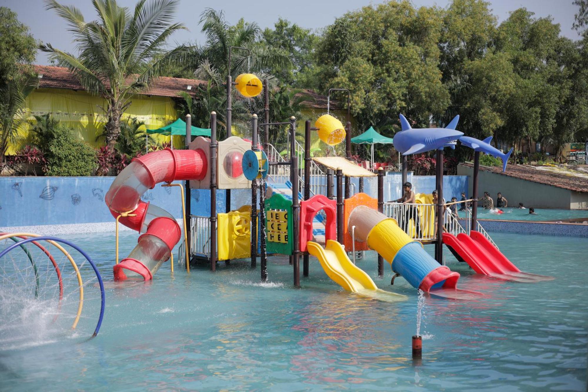 Vits Roccia Hill Resort And Adventure Park, Navapur Songadh 外观 照片