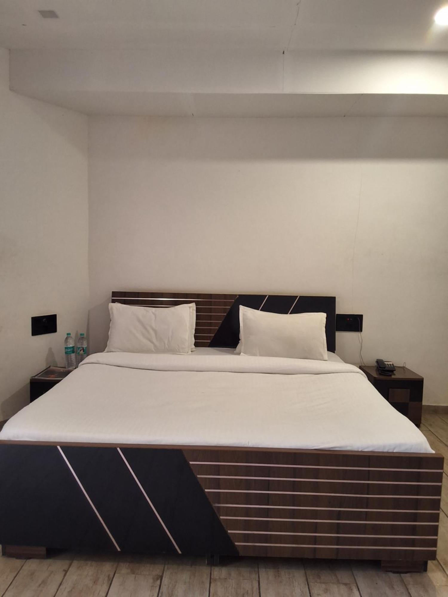 Vits Roccia Hill Resort And Adventure Park, Navapur Songadh 外观 照片